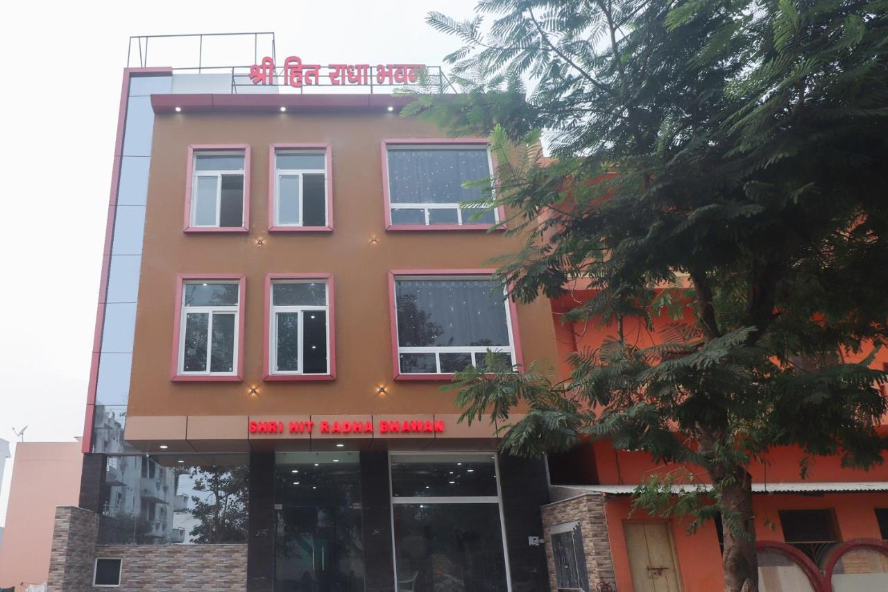 Oyo 67215 Shri Hit Radha Bhawan Hotel Vrindavan Luaran gambar